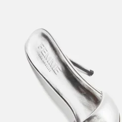 Saint Slipper