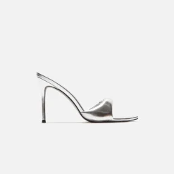 Saint Slipper