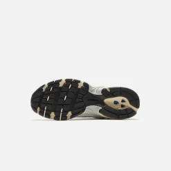 Wmns 530