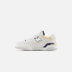 Wmns 550