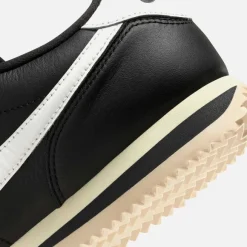Wmns Cortez 23