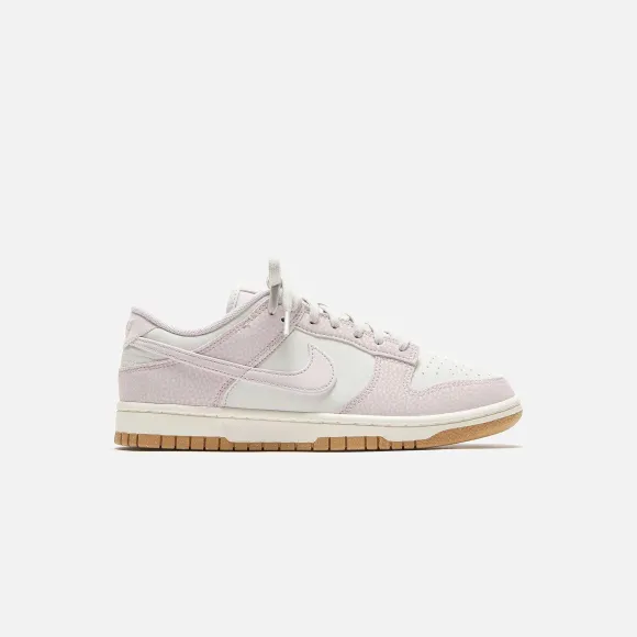 Wmns Dunk Low Premium